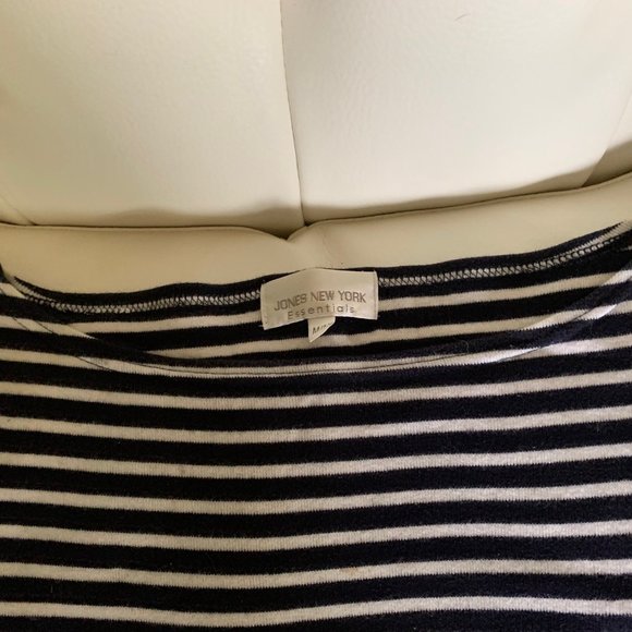 Jones New York Essentials, Sweater, Boat neck, size medium, 3/4 Sleeve. B/W. - Picture 4 of 6